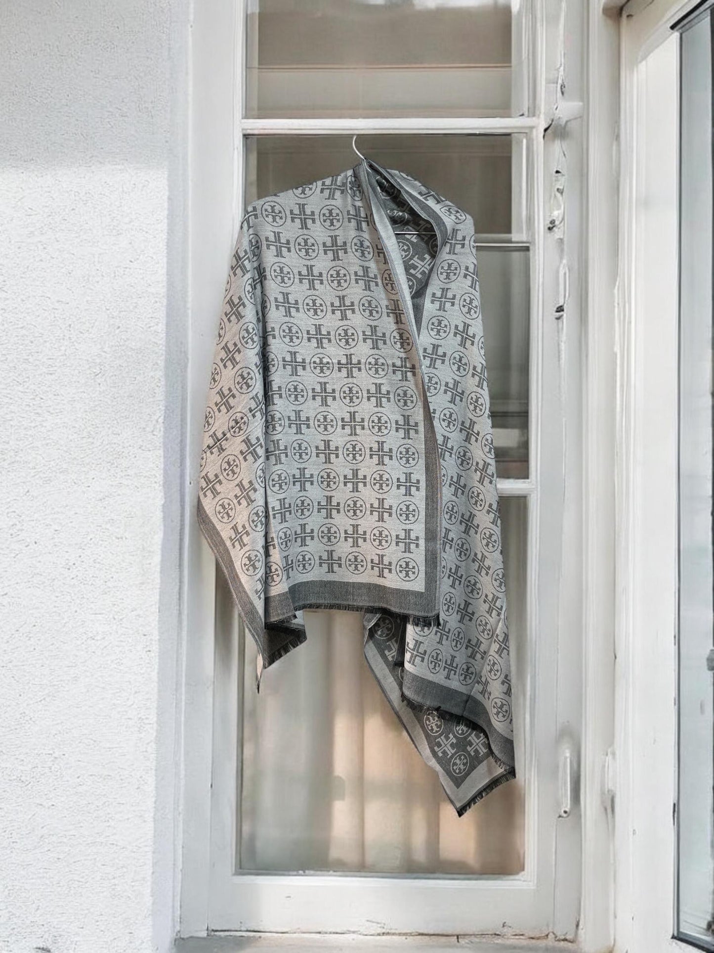 Tory Semi Stole