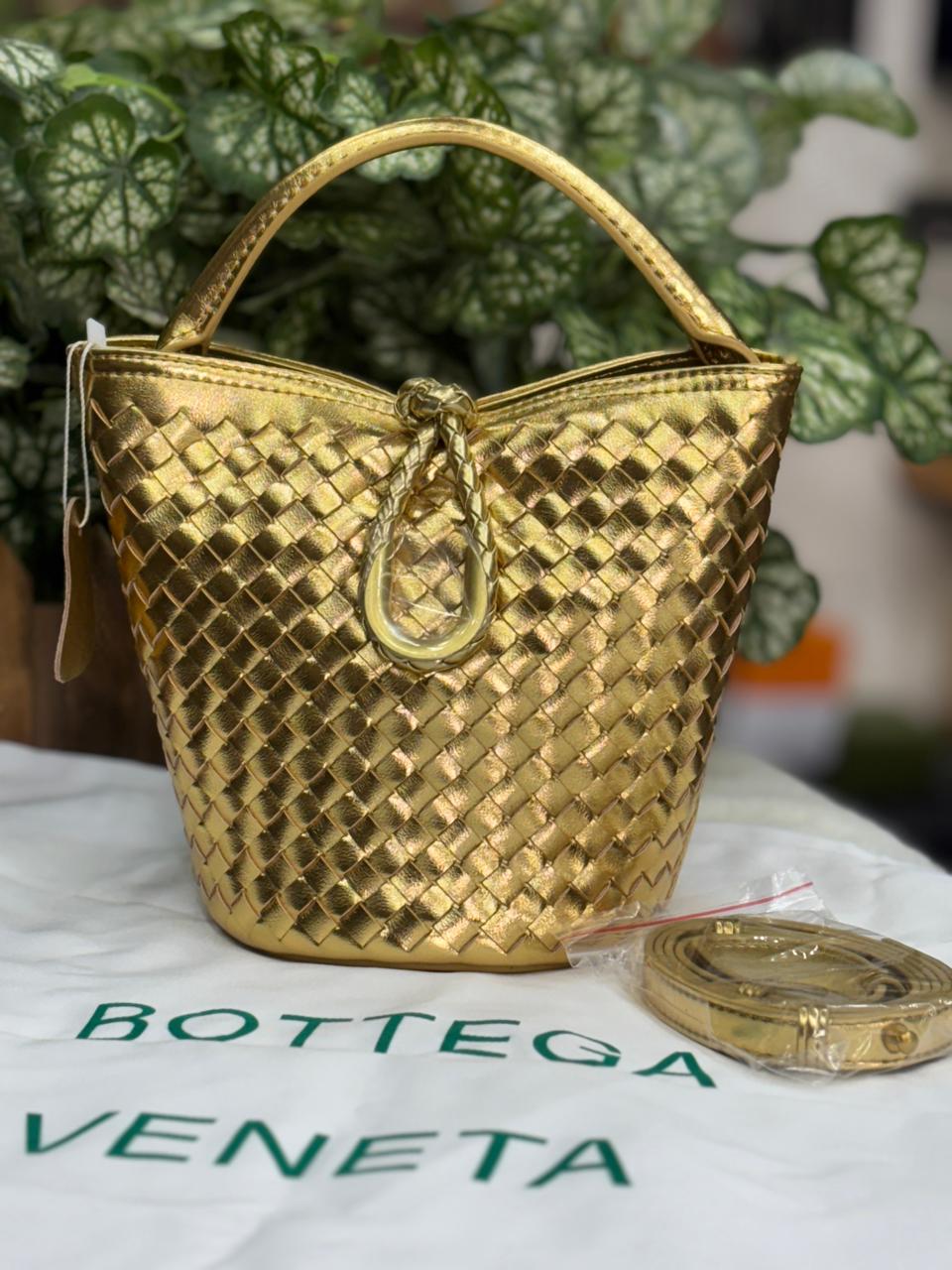 Luxury Bottega Veneta Bucket Bag (Made in Italy)