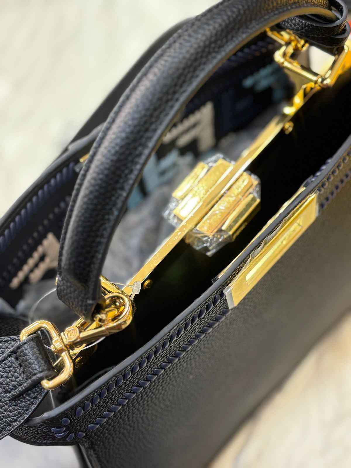 Luxury Fendi peekaboo in genuine leather next to original quality