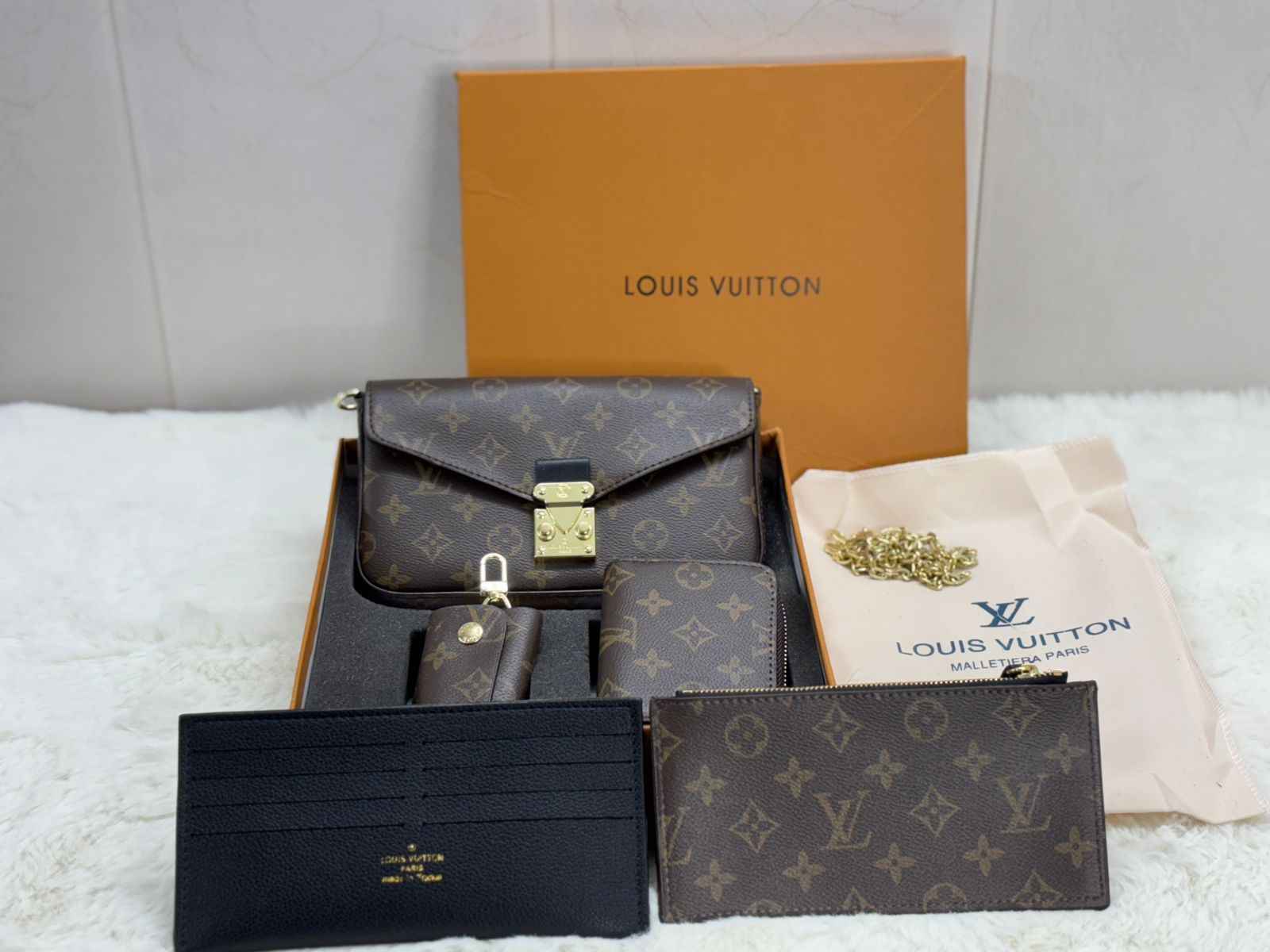 Louis Vuitton (lv) gift set( 5 pcs set )