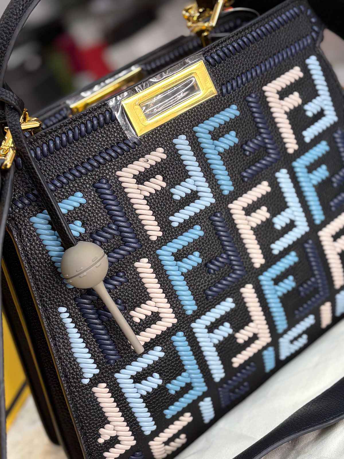 Luxury Fendi peekaboo in genuine leather next to original quality