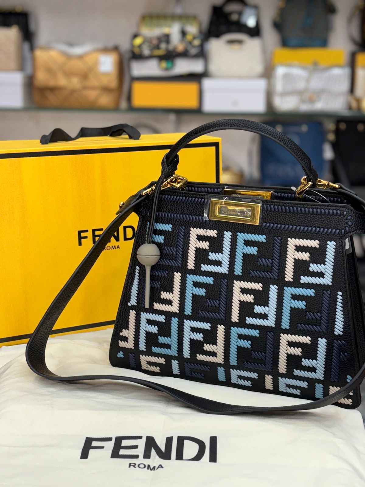 Luxury Fendi peekaboo in genuine leather next to original quality