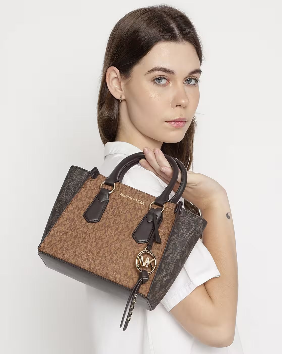 Michael kors bucker bag