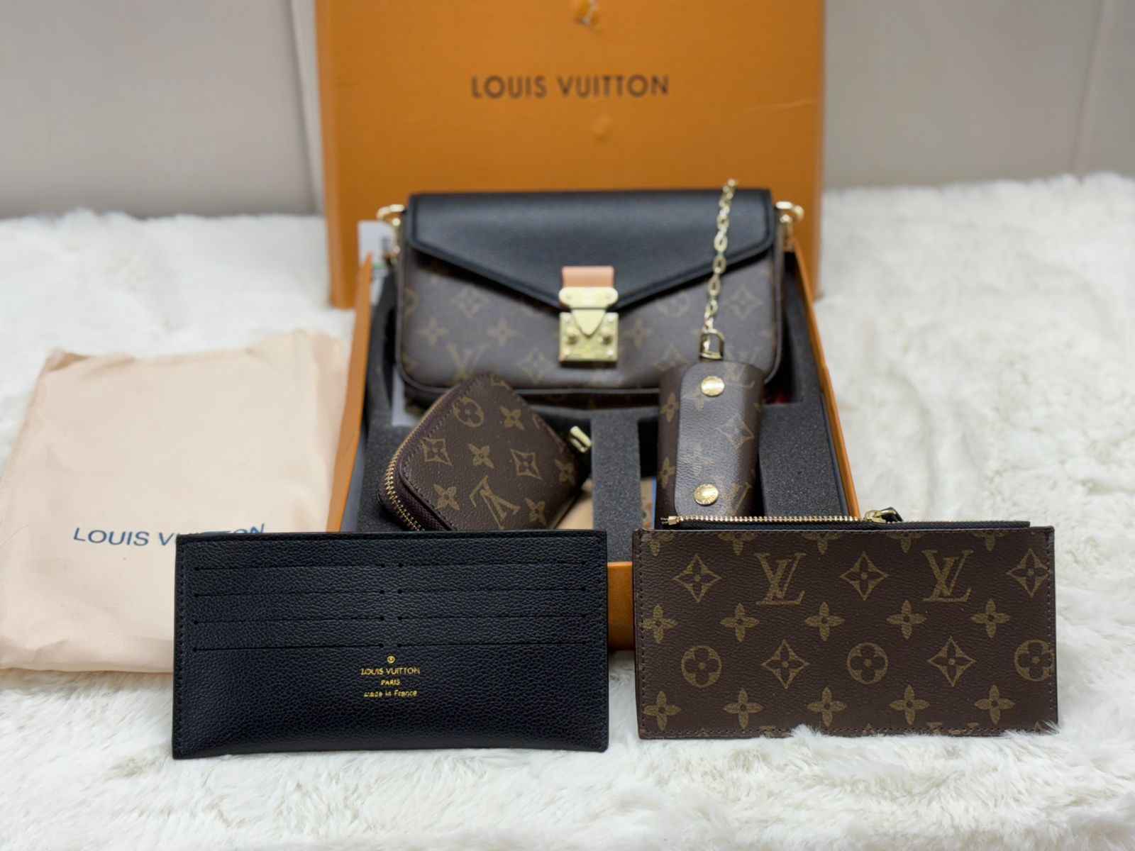 Louis Vuitton (lv) gift set( 5 pcs set )