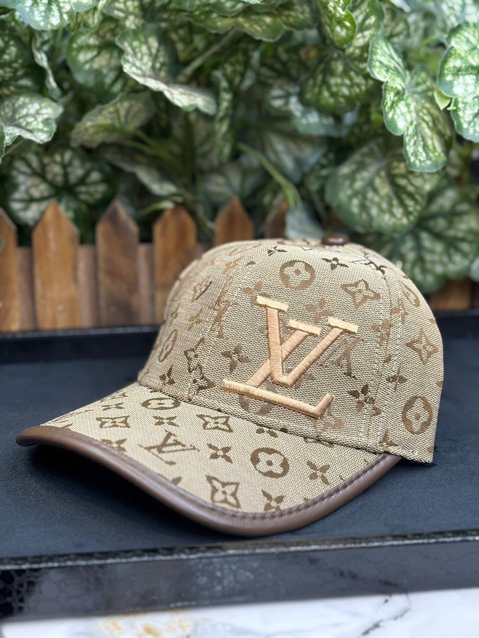 Luxury Louis Vuitton (LV) Cap for Unisex