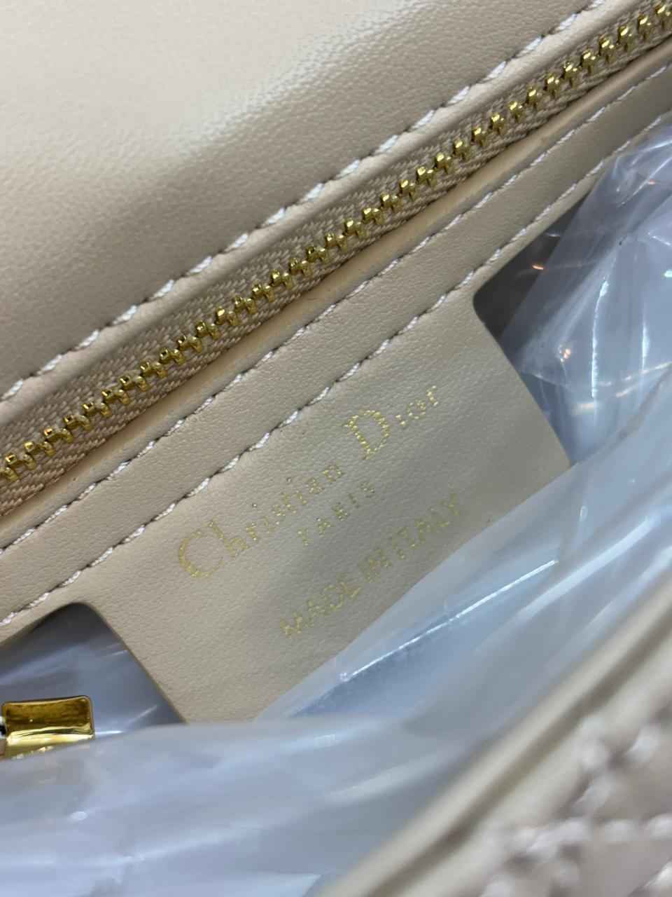 Luxury Dior caro bag in genuine leather