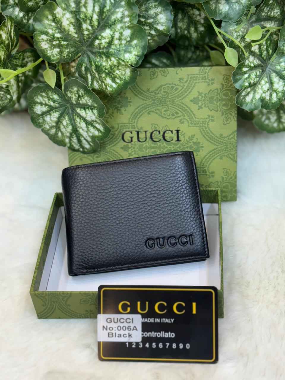 Gucci leather bi fold wallet for men in top notch leather(1)