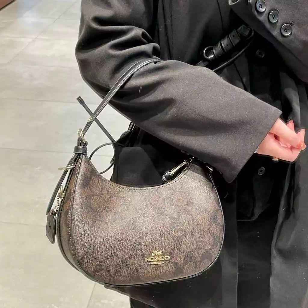 Coach medium hobo shoulder bag