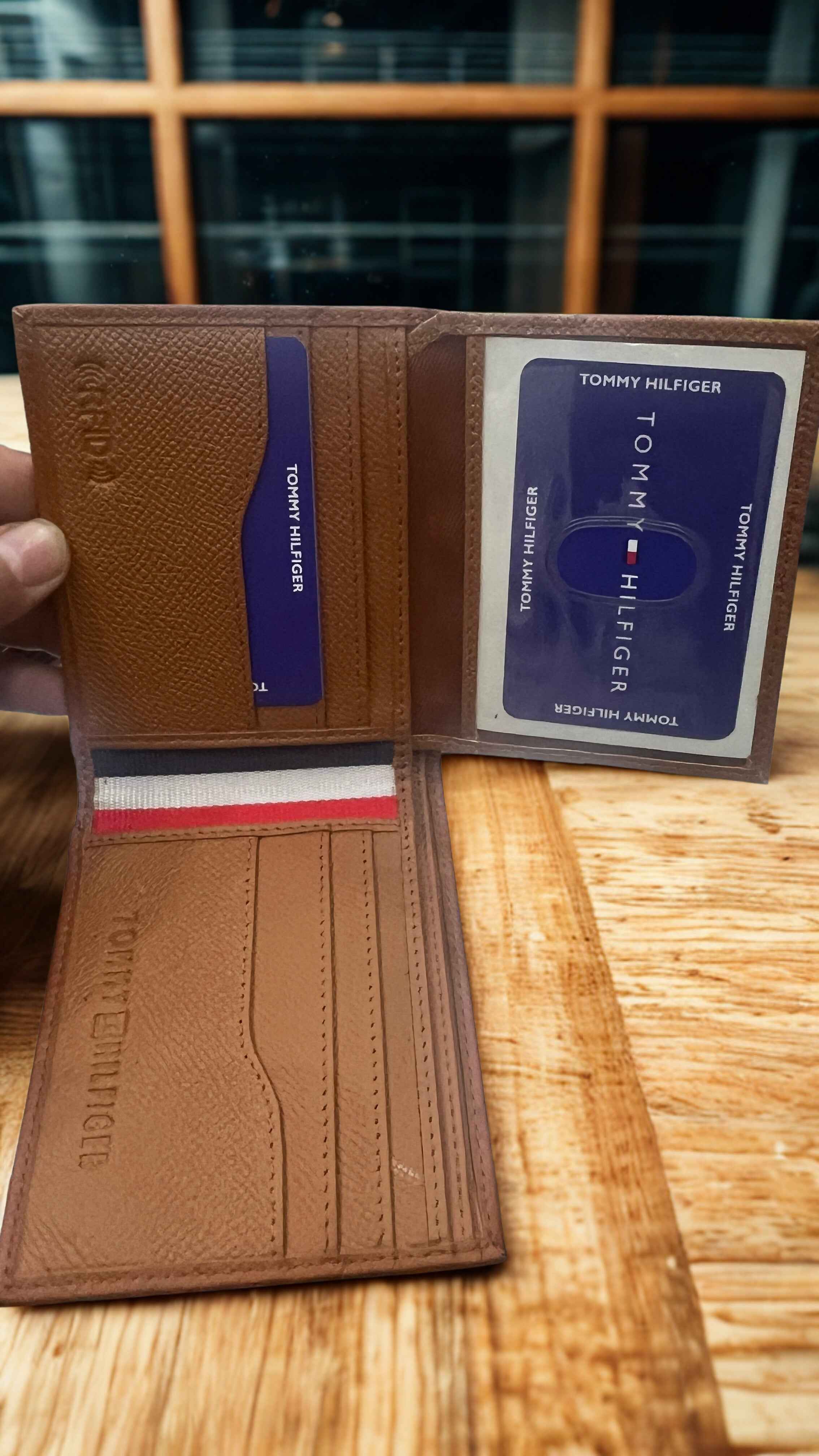 Tommy Hilfiger mens Wallet