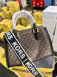 Michael kors bucker bag