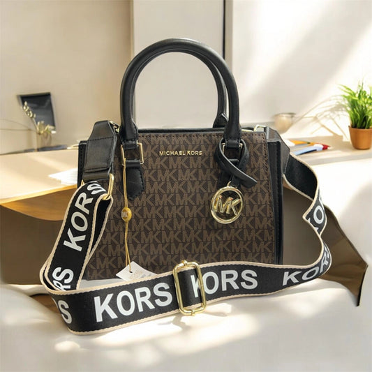 Michael kors bucker bag