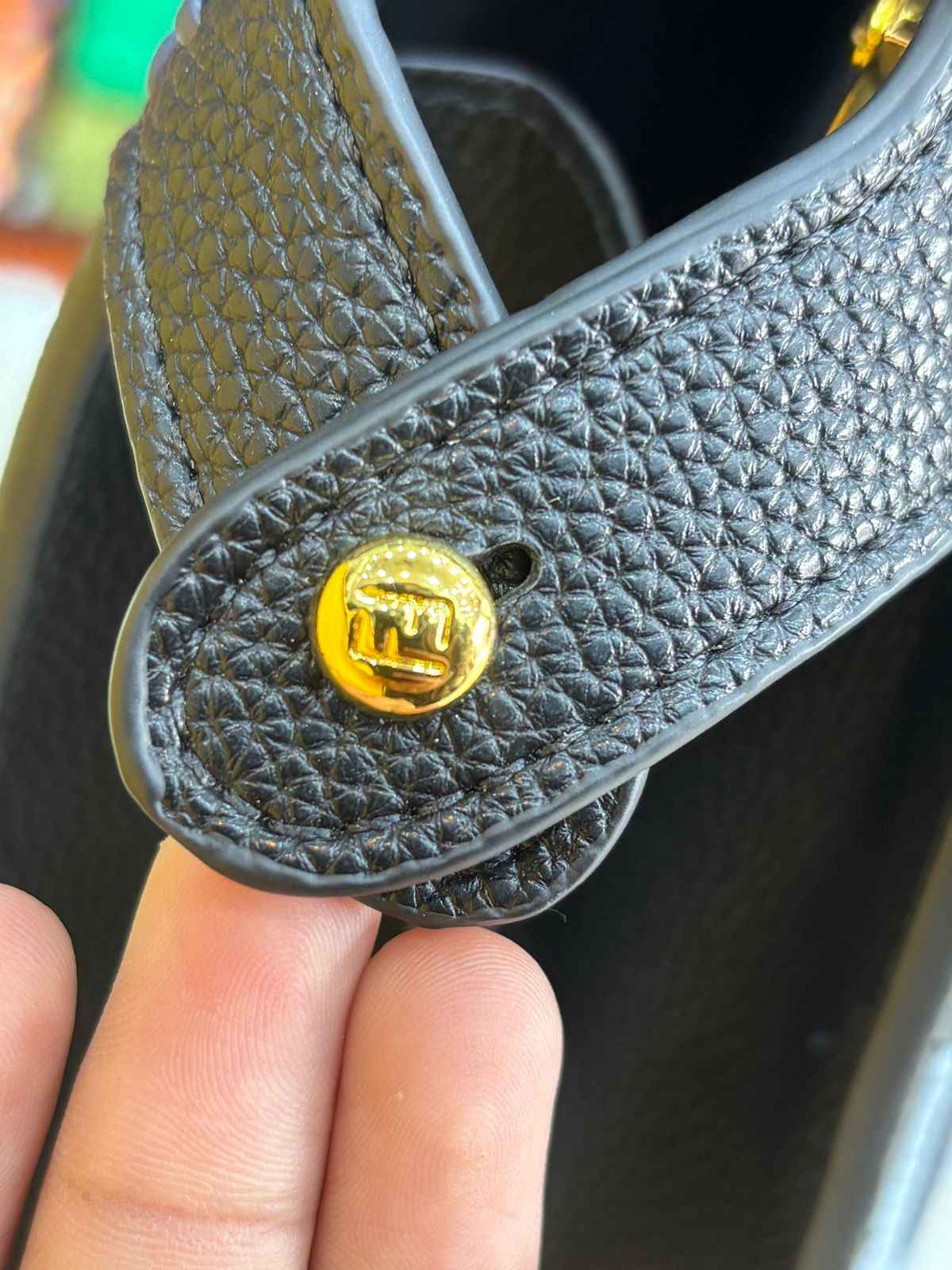 Luxury Fendi peekaboo in genuine leather next to original quality
