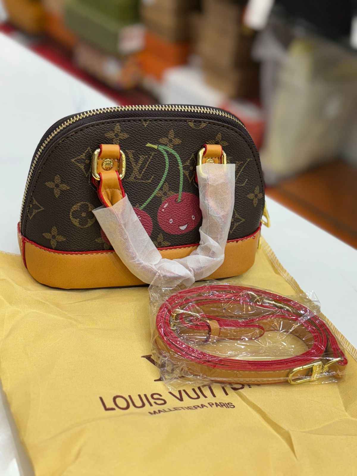 Lv (Louis Vuitton ) alma printed