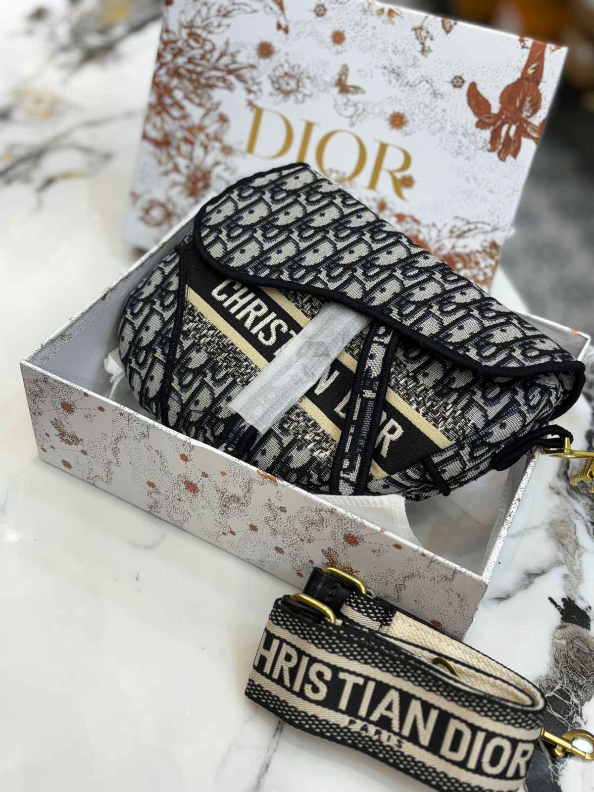 Christian dior saddle with broad belt