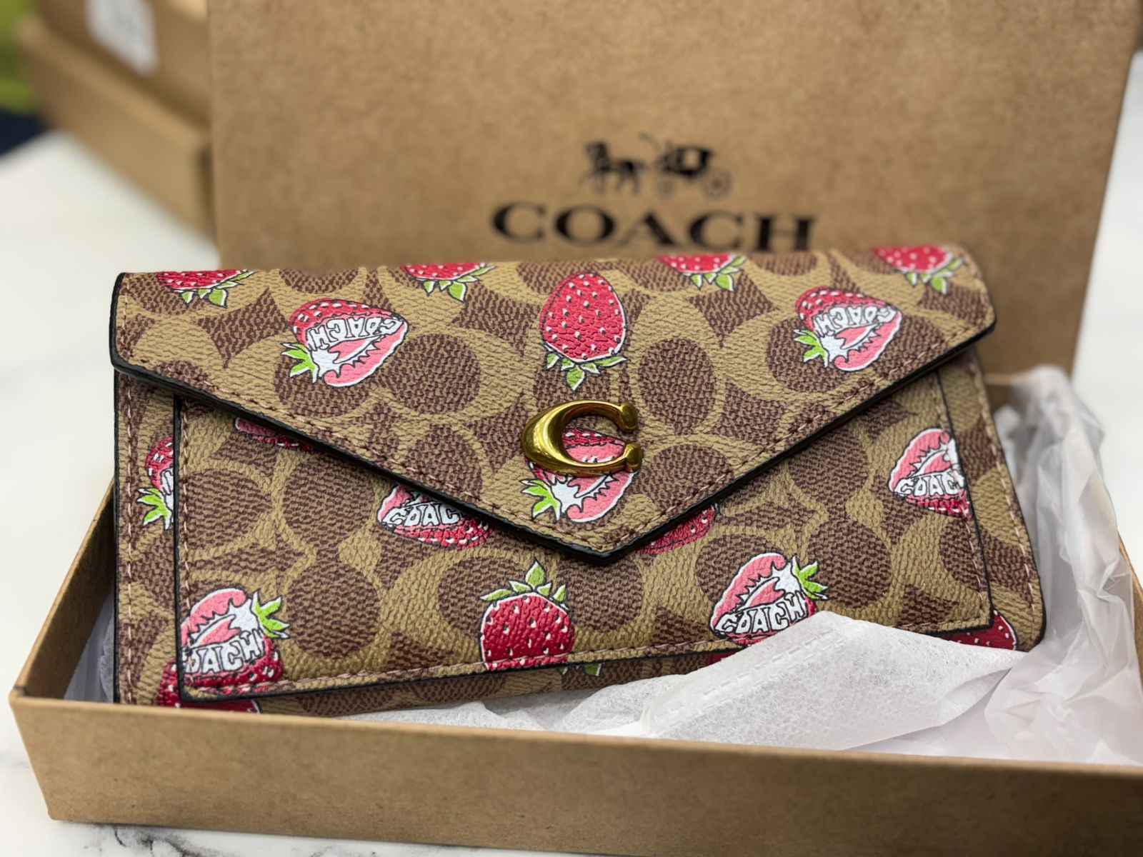 Coach strawberry three fold long wallet ( 2 pcs set )