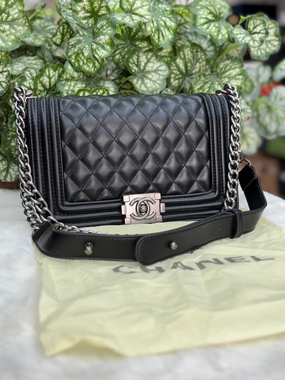 Luxury Chanel le boy