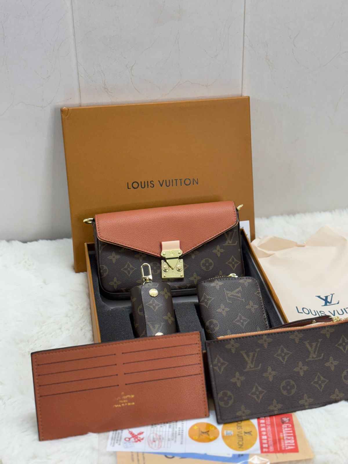 Louis Vuitton (lv) gift set( 5 pcs set )