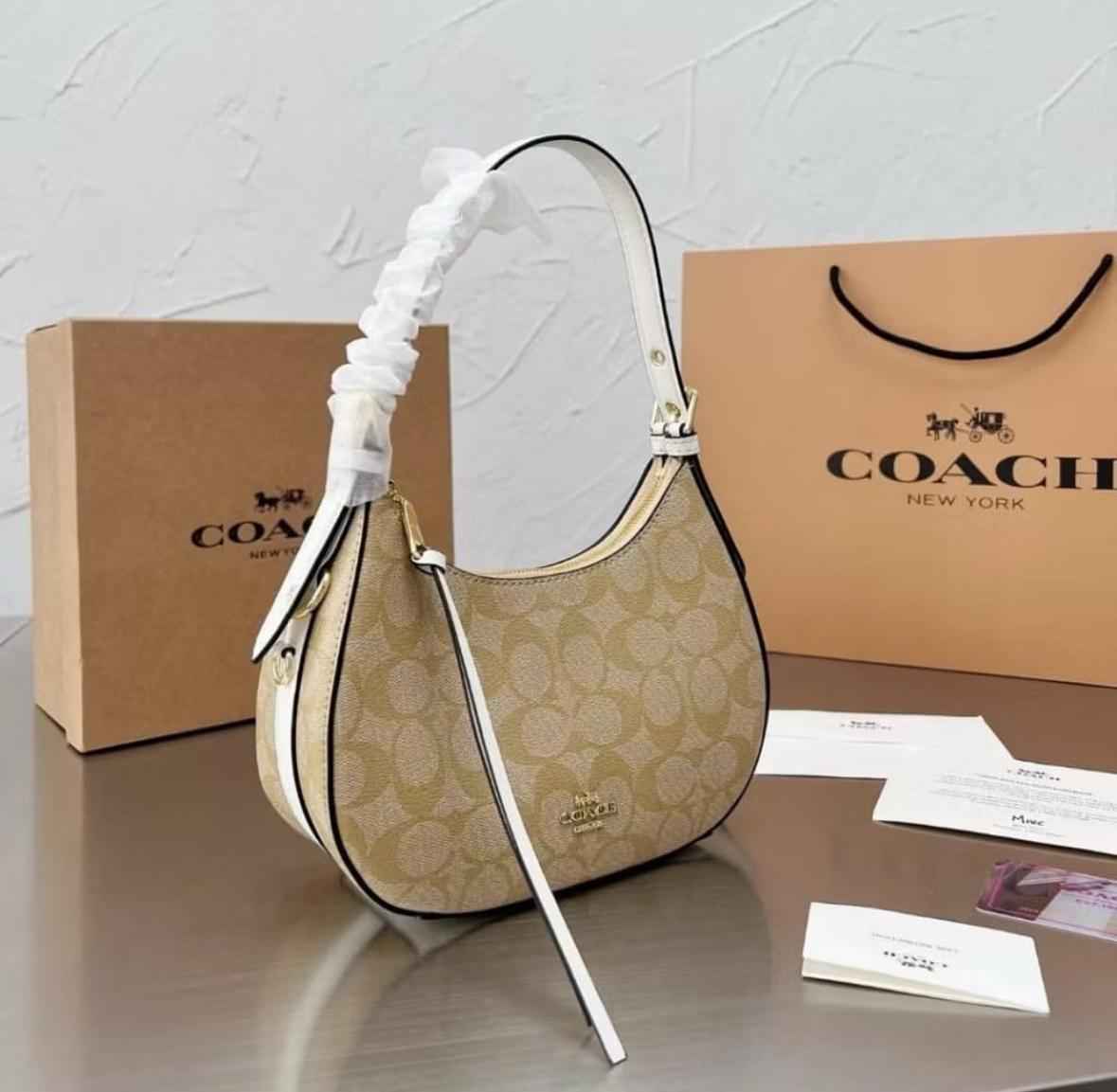 Coach medium hobo shoulder bag