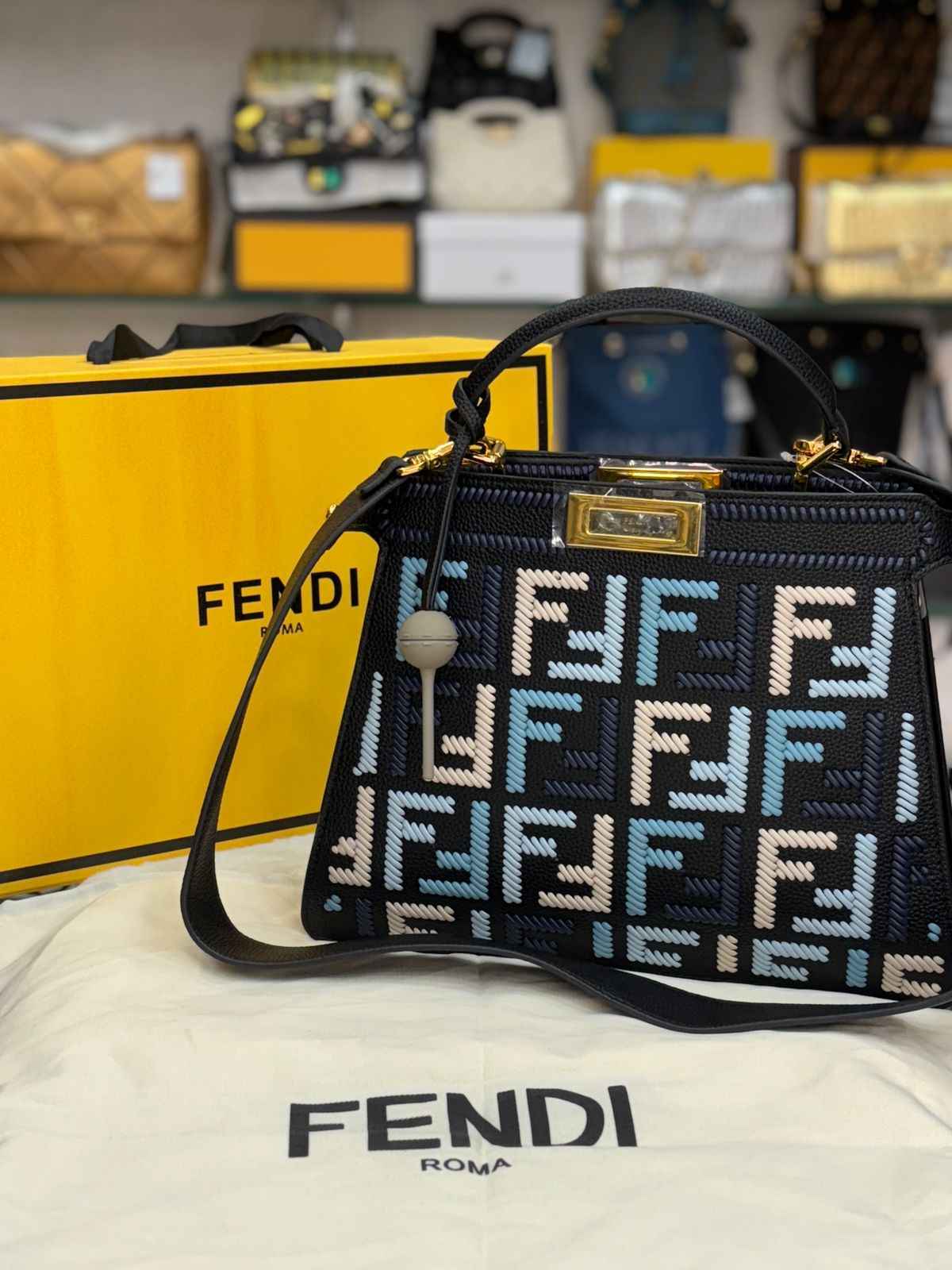 Luxury Fendi peekaboo in genuine leather next to original quality