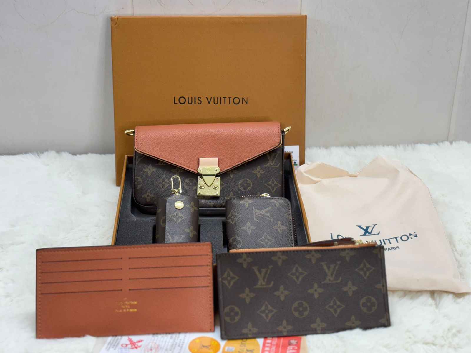 Louis Vuitton (lv) gift set( 5 pcs set )