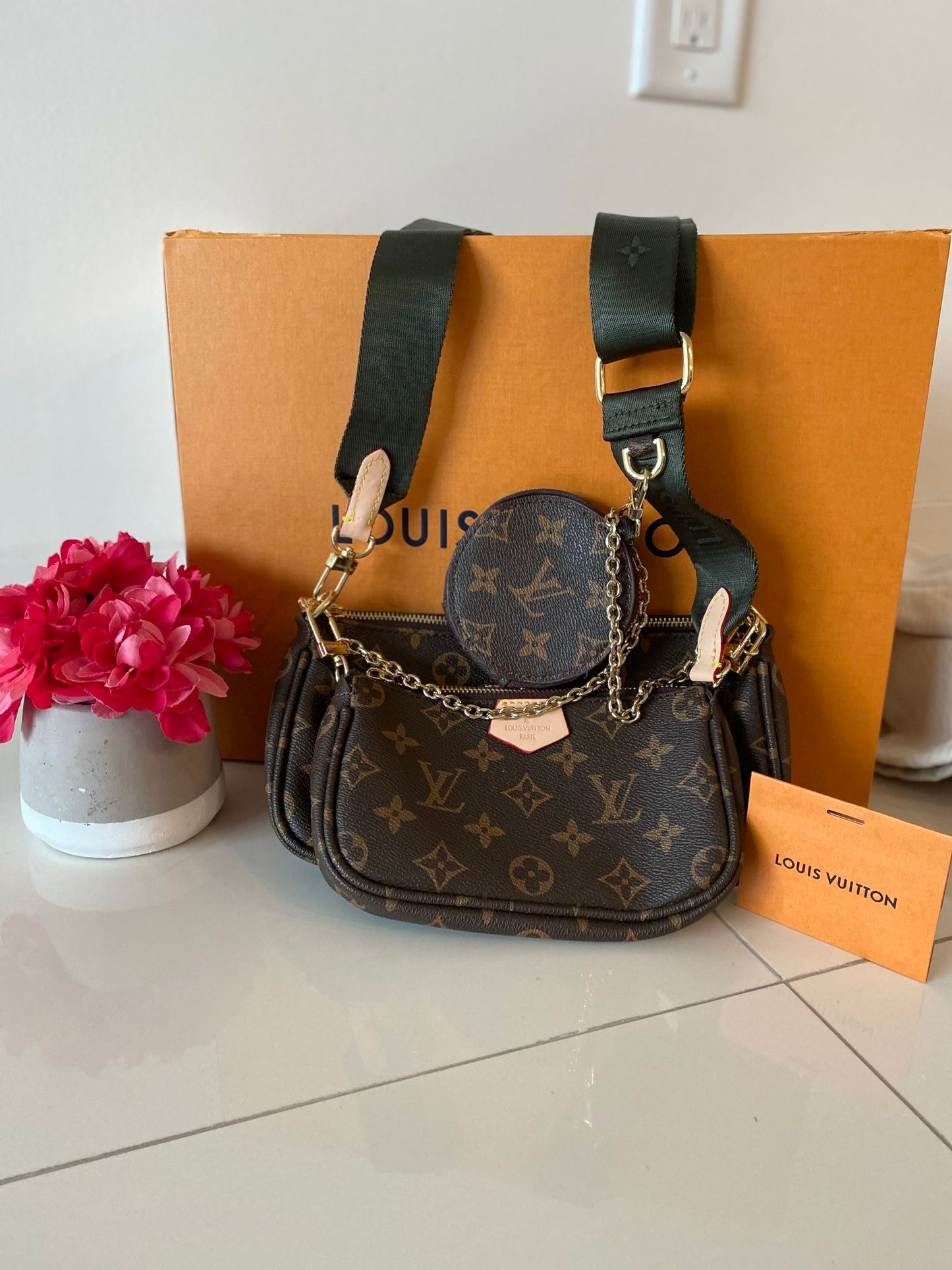 Lv pochette w green belt