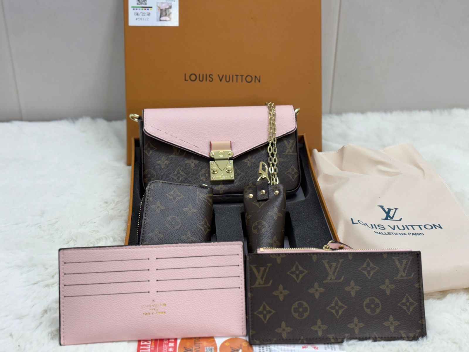 Louis Vuitton (lv) gift set( 5 pcs set )