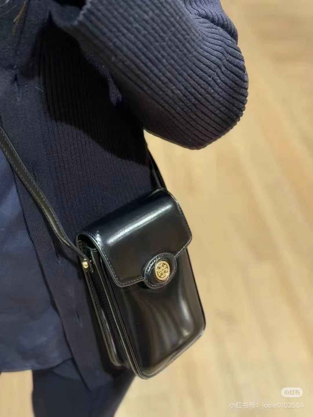 Tory Burch mobile sling