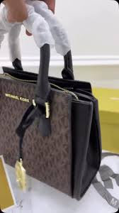 Michael kors bucker bag
