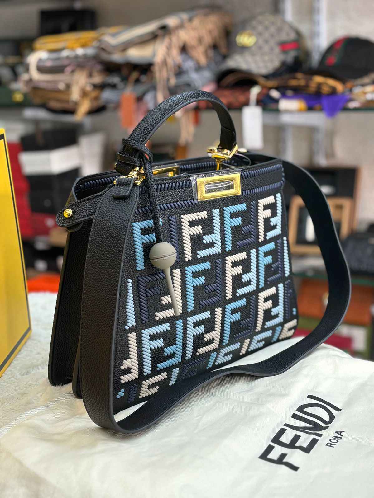 Luxury Fendi peekaboo in genuine leather next to original quality
