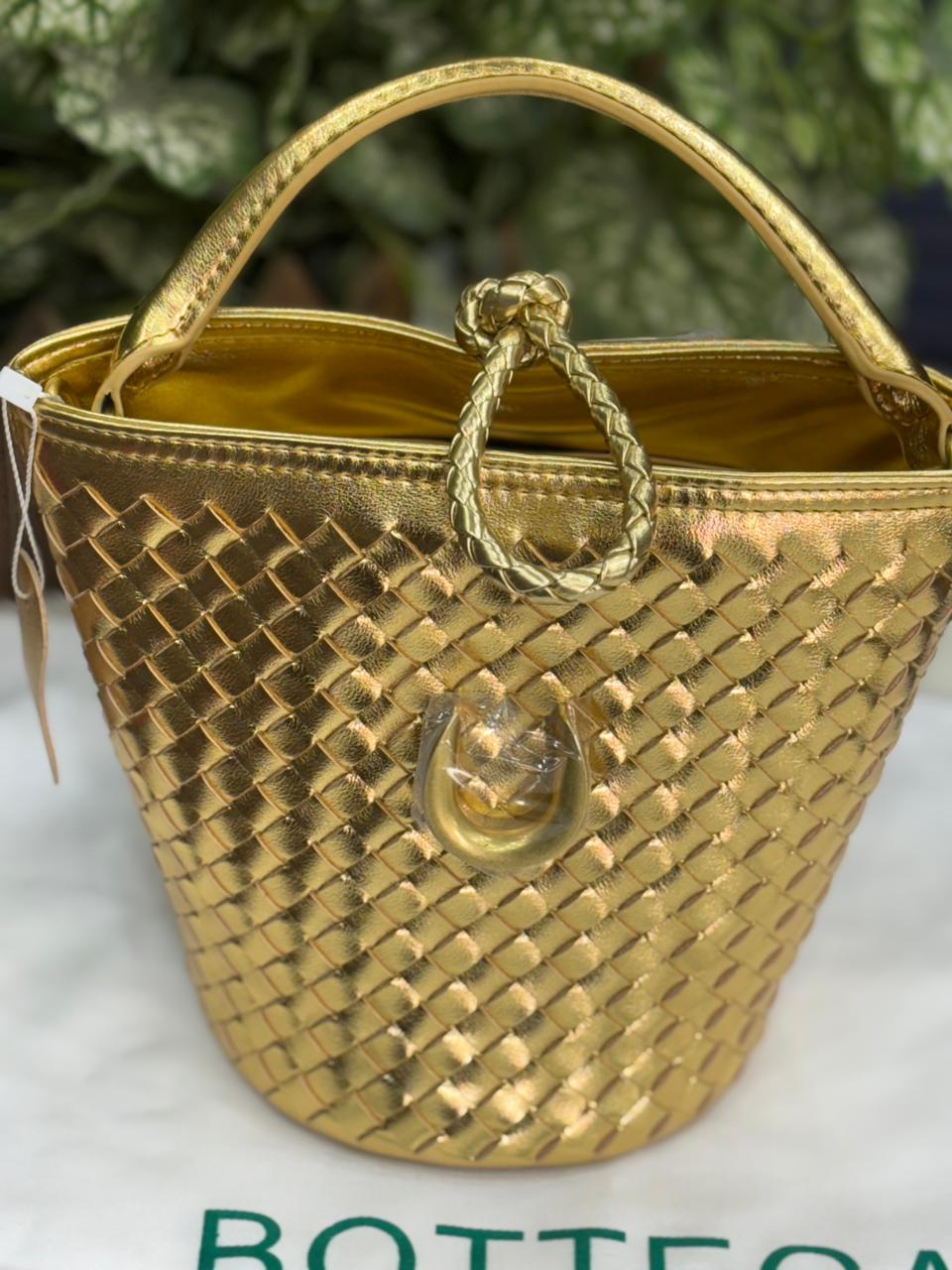 Luxury Bottega Veneta Bucket Bag (Made in Italy)