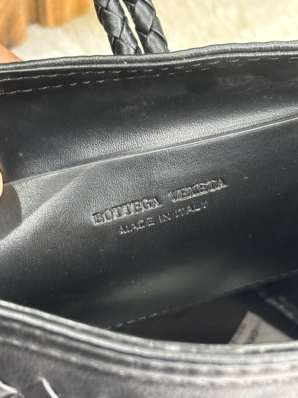 Luxury Bottega Veneta Bucket Bag (Made in Italy)