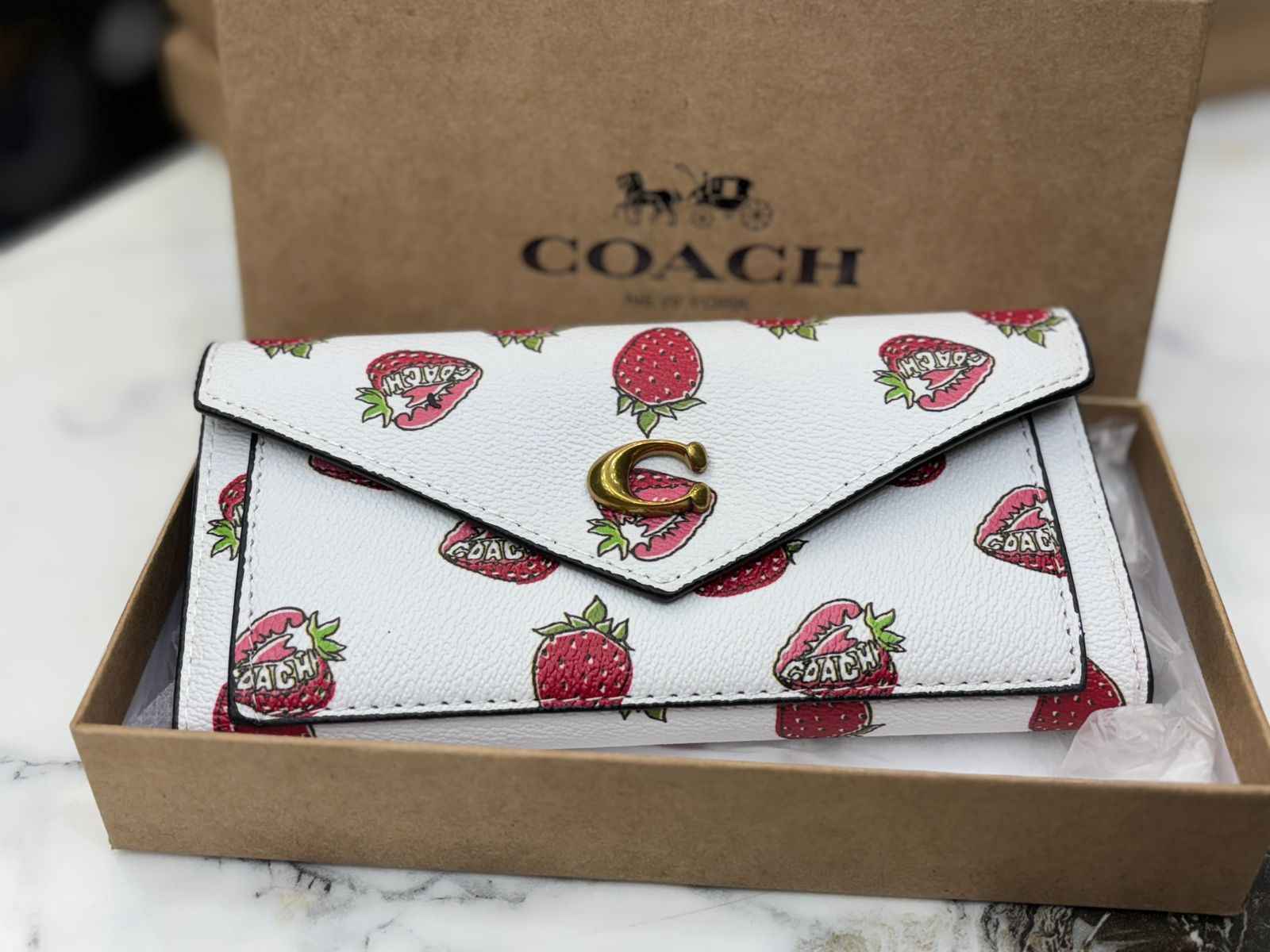 Coach strawberry three fold long wallet ( 2 pcs set )