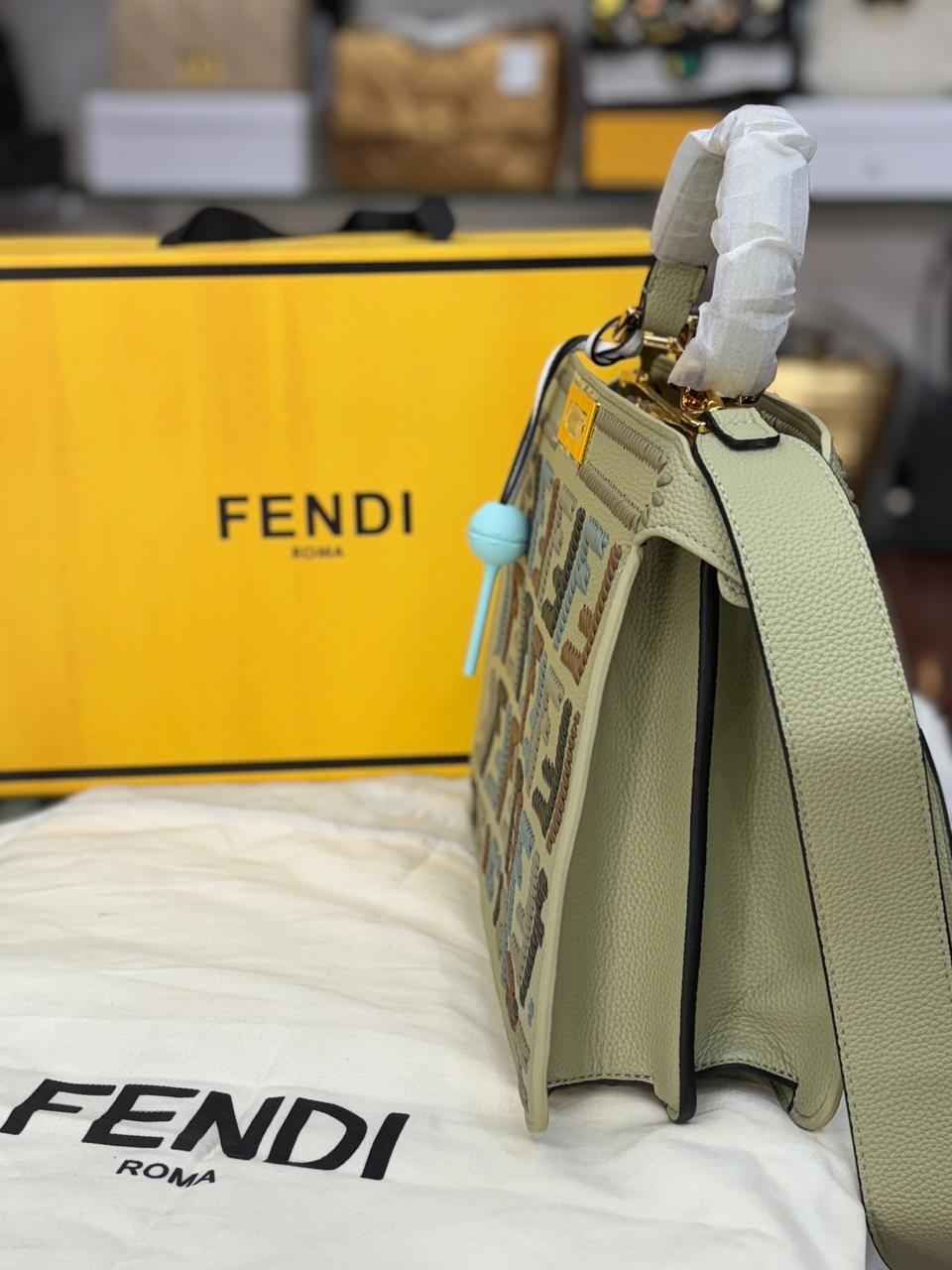 Luxury Fendi peekaboo in genuine leather next to original quality