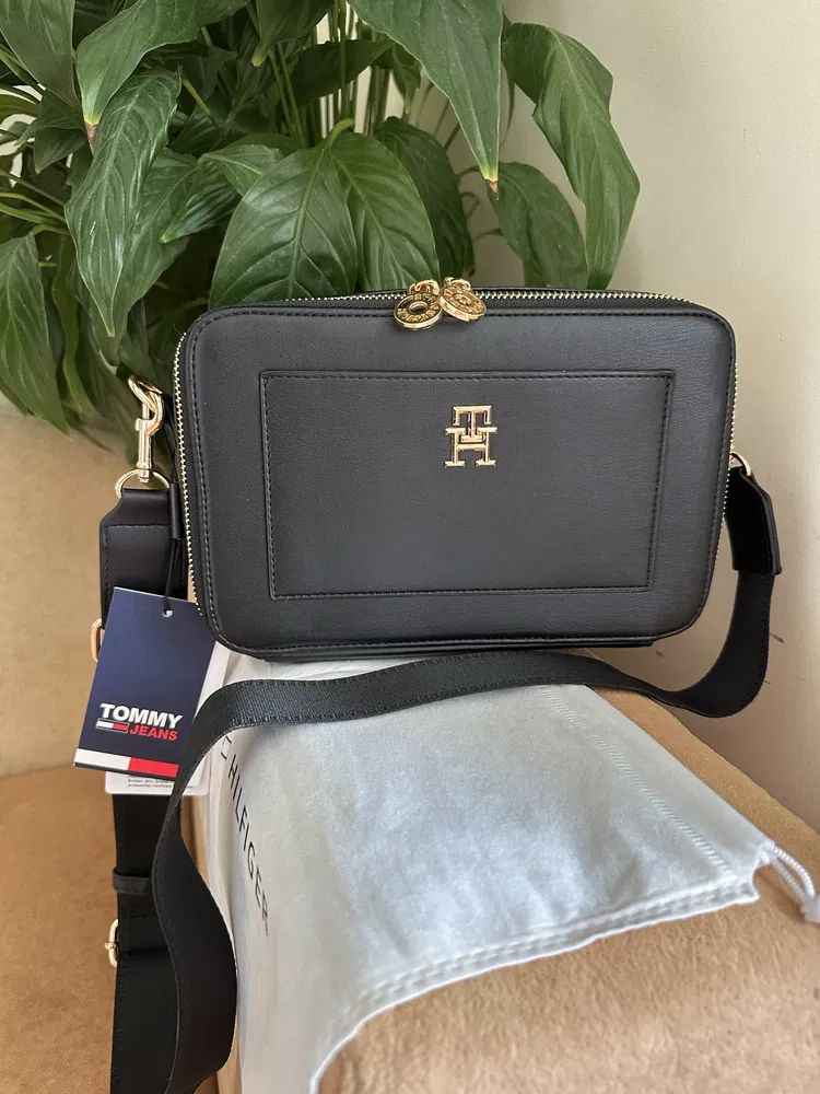 Tommy Hilfiger camera bag