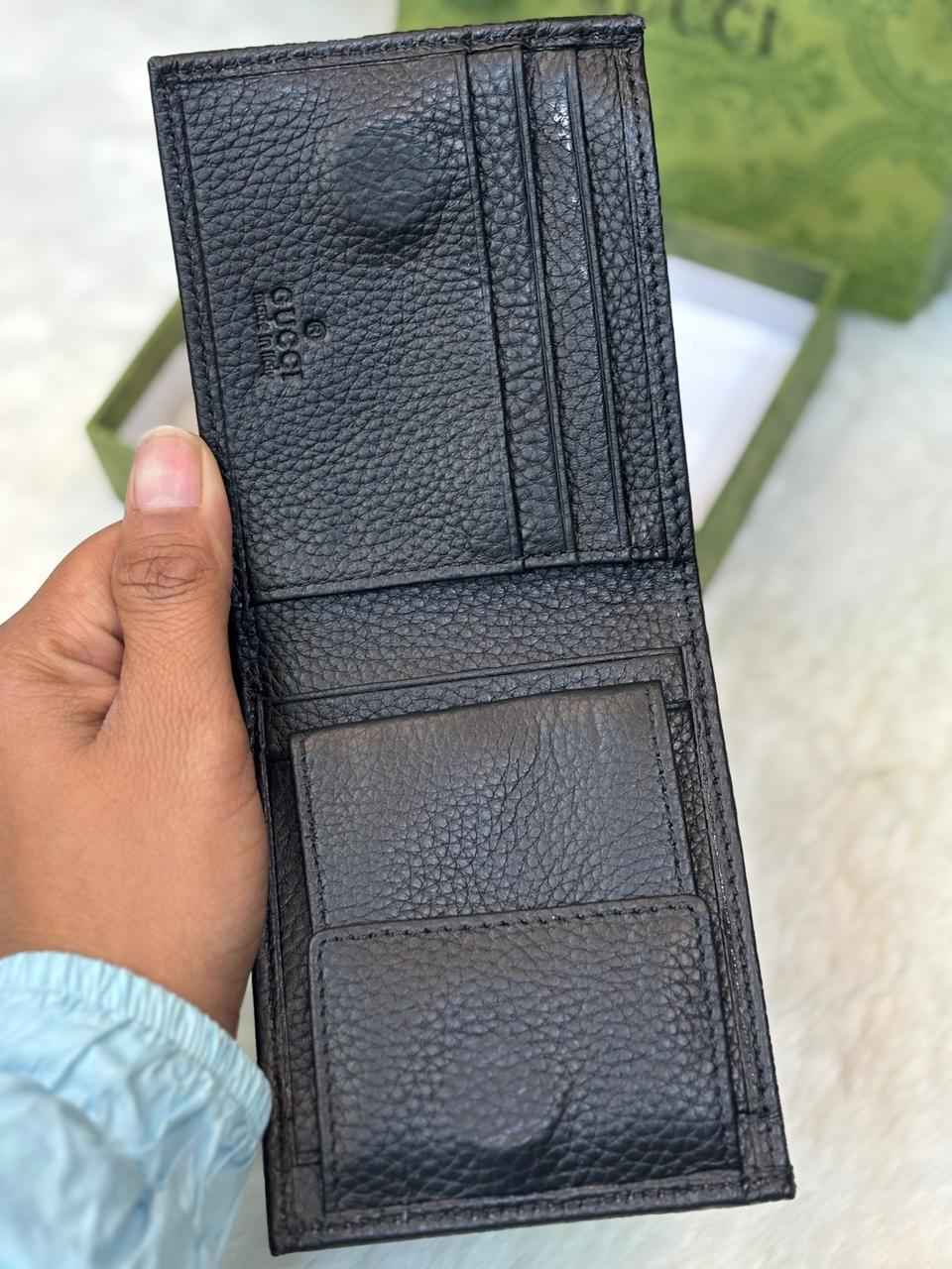 Gucci leather bi fold wallet for men in top notch leather(1)