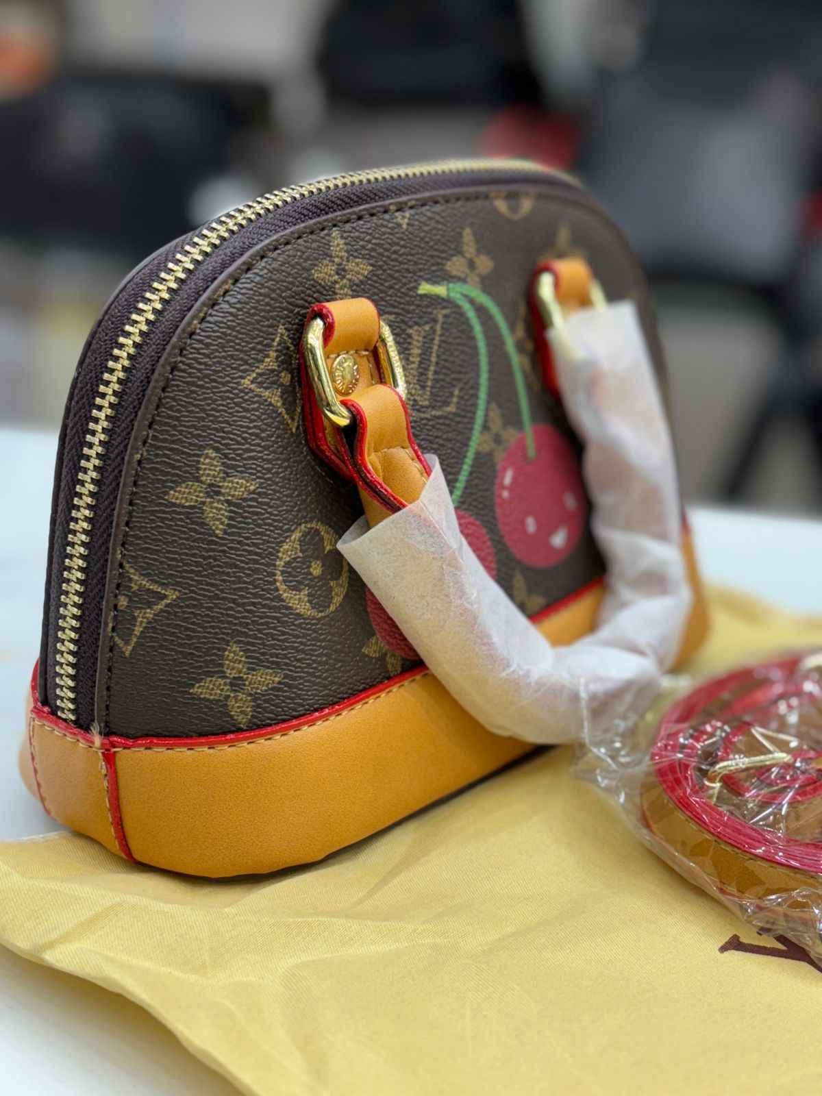 Lv (Louis Vuitton ) alma printed