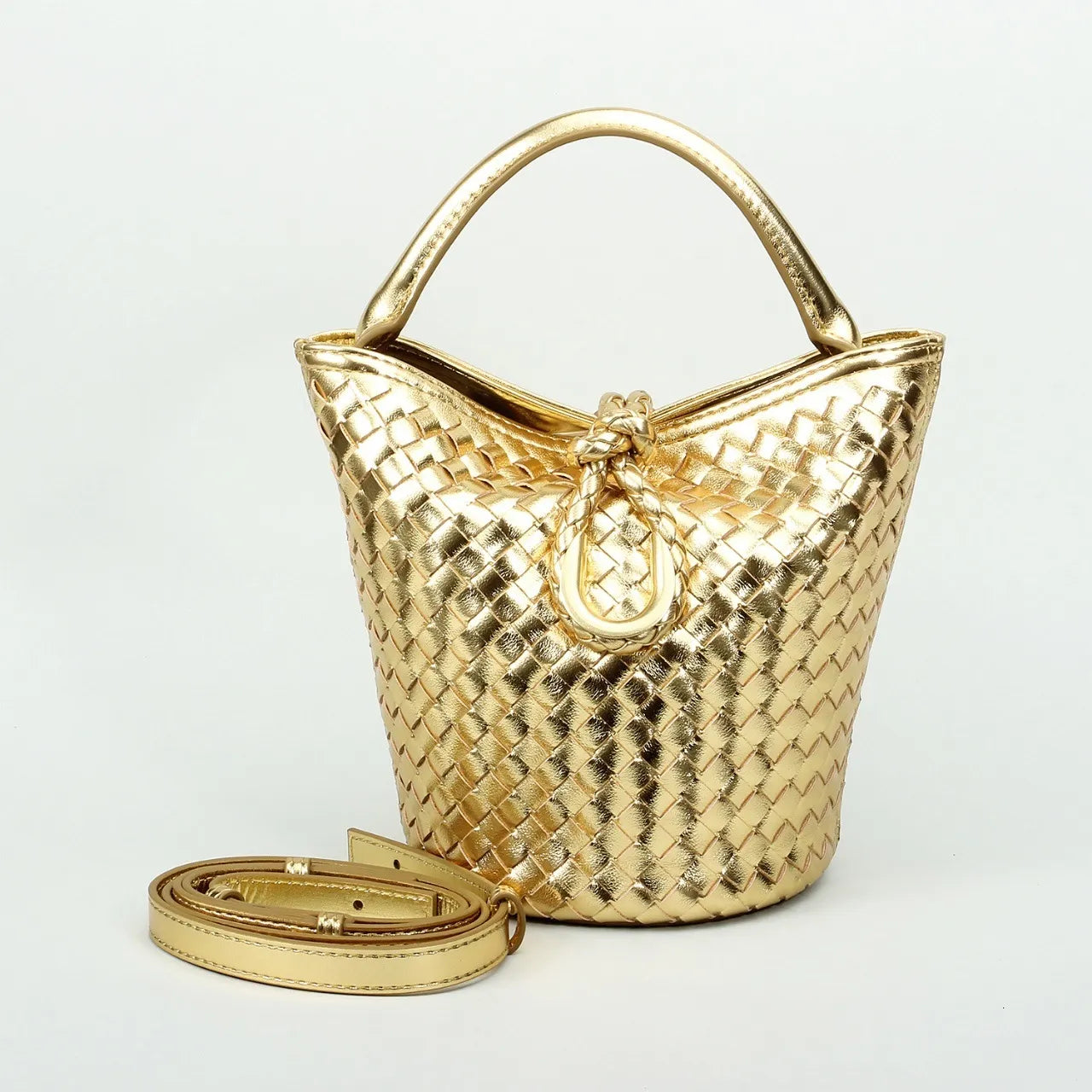 Luxury Bottega Veneta Bucket Bag (Made in Italy)