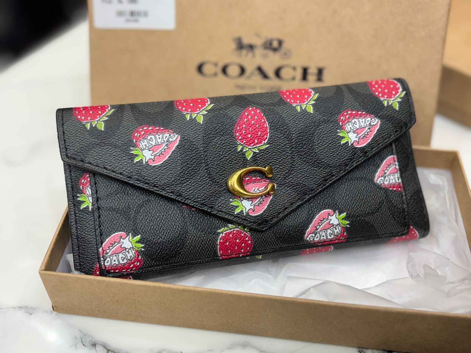 Coach strawberry three fold long wallet ( 2 pcs set )