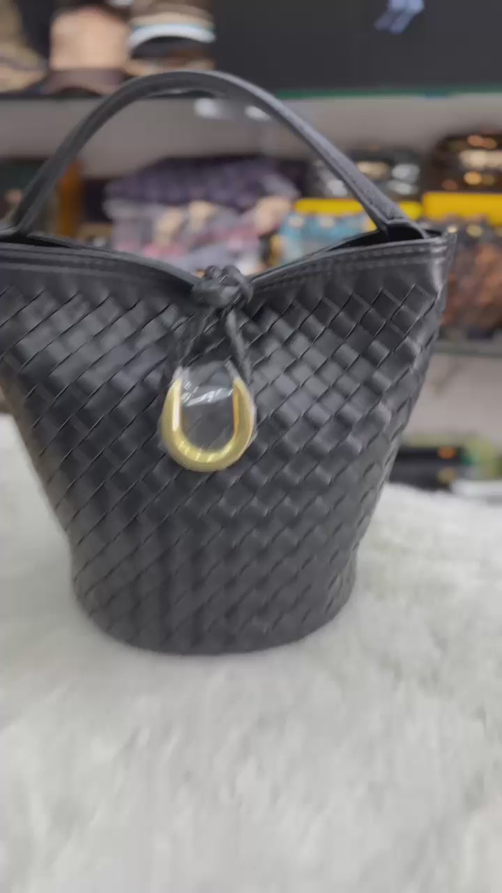 Luxury Bottega Veneta Bucket Bag (Made in Italy)